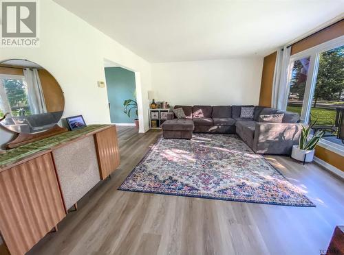 134 Picadilly Cir, Iroquois Falls, ON - Indoor Photo Showing Living Room