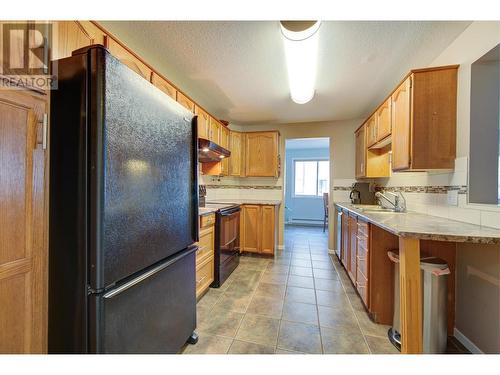 797 Leon Avenue Unit# 208, Kelowna, BC - Indoor Photo Showing Kitchen