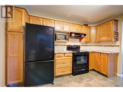 797 Leon Avenue Unit# 208, Kelowna, BC - Indoor Photo Showing Kitchen