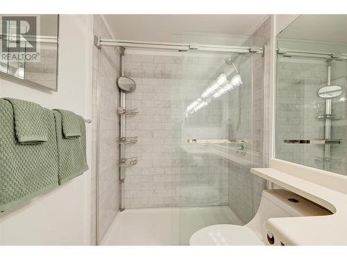 797 Leon Avenue Unit# 208, Kelowna, BC - Indoor Photo Showing Bathroom