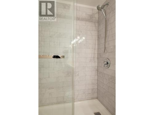 797 Leon Avenue Unit# 208, Kelowna, BC - Indoor Photo Showing Bathroom