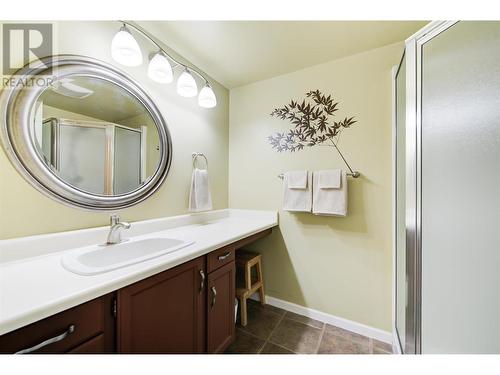 797 Leon Avenue Unit# 208, Kelowna, BC - Indoor Photo Showing Bathroom