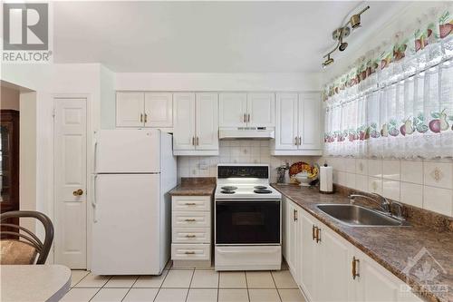 Kitchen large enough for table - 1410 Palmerston Drive, Ottawa, ON - Indoor Photo Showing Kitchen