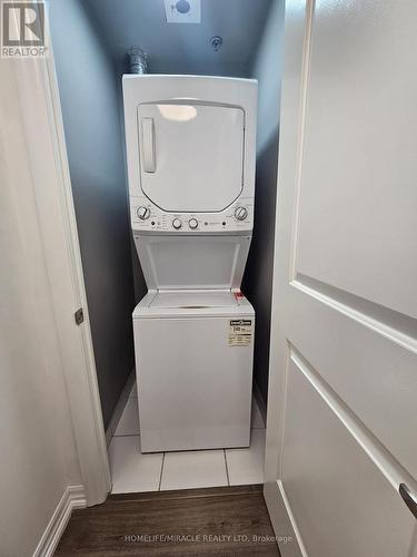 802 - 560 North Service Road, Grimsby, ON - Indoor Photo Showing Laundry Room