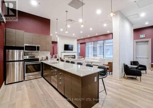 802 - 560 North Service Road, Grimsby, ON - Indoor Photo Showing Kitchen With Stainless Steel Kitchen With Upgraded Kitchen