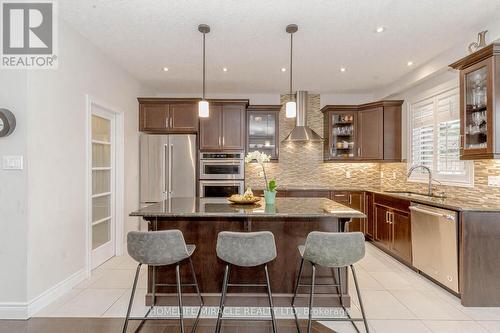 32 Mcintyre Lane, East Luther Grand Valley (Grand Valley), ON - Indoor Photo Showing Kitchen With Upgraded Kitchen