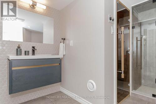 32 Mcintyre Lane, East Luther Grand Valley (Grand Valley), ON - Indoor Photo Showing Bathroom