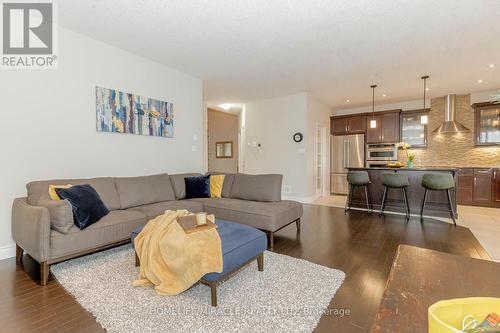 32 Mcintyre Lane, East Luther Grand Valley (Grand Valley), ON - Indoor Photo Showing Living Room