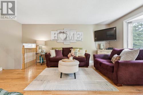 823 Church Drive, Innisfil, ON - Indoor Photo Showing Living Room