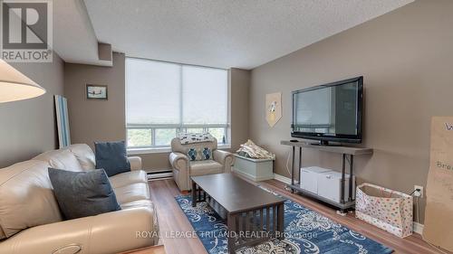 605 - 1510 Richmond Street, London, ON - Indoor Photo Showing Living Room