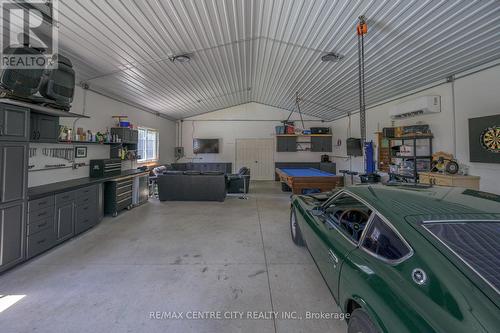 675 Dunboyne Crescent, London, ON - Indoor Photo Showing Garage