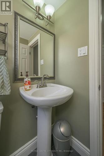 675 Dunboyne Crescent, London, ON - Indoor Photo Showing Bathroom