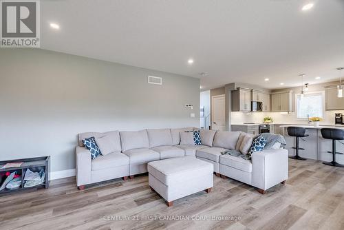 26 Triebner Street, South Huron (Exeter), ON - Indoor Photo Showing Living Room