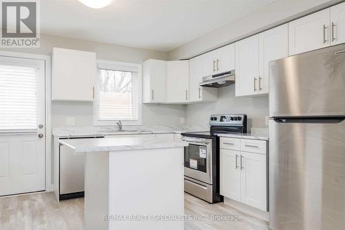 89 - 7768 Ascot Circle, Niagara Falls, ON - Indoor Photo Showing Kitchen With Upgraded Kitchen