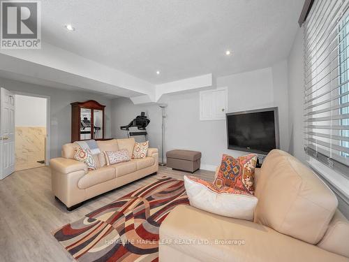 8438 Ninth Line, Halton Hills, ON - Indoor Photo Showing Living Room