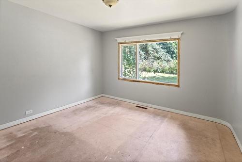 4581 Samuelson Road, Canyon, BC - Indoor Photo Showing Other Room