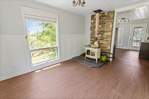 4581 Samuelson Road, Canyon, BC - Indoor Photo Showing Other Room