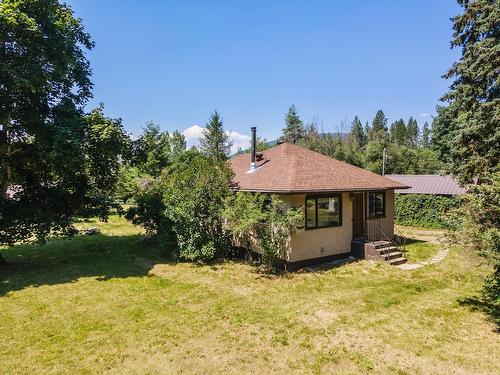 4581 Samuelson Road, Canyon, BC - Outdoor