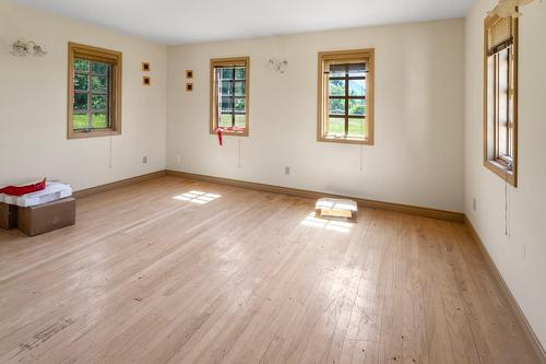 4581 Samuelson Road, Canyon, BC - Indoor Photo Showing Other Room