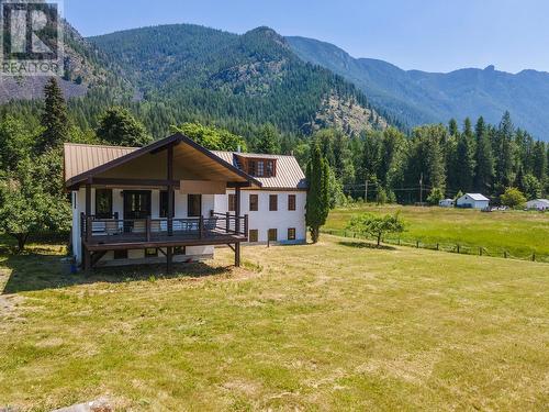 4581 Samuelson Road, Canyon, BC - Outdoor With Deck Patio Veranda With View