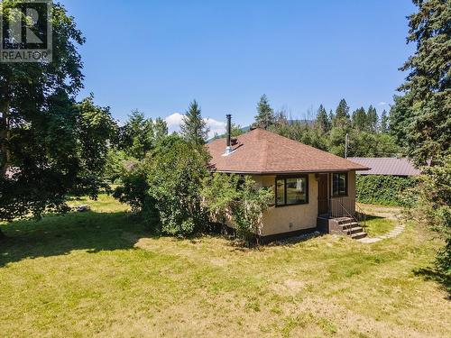 4581 Samuelson Road, Canyon, BC - Outdoor