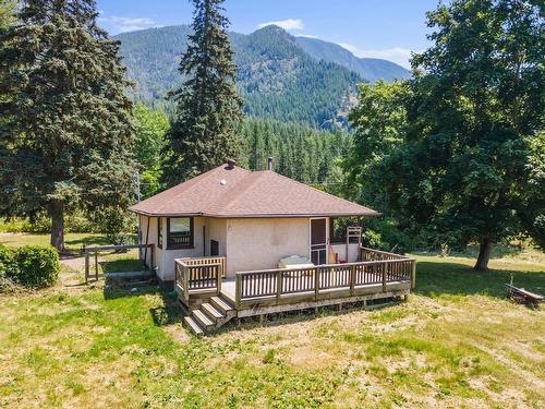 4581 Samuelson Road, Canyon, BC - Outdoor With Deck Patio Veranda