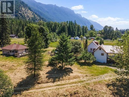 4581 Samuelson Road, Canyon, BC - Outdoor With View