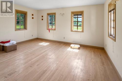 4581 Samuelson Road, Canyon, BC - Indoor Photo Showing Other Room