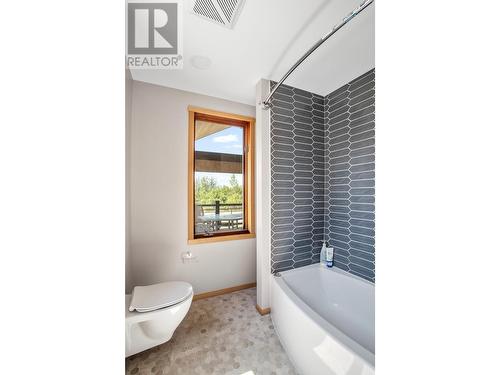 4581 Samuelson Road, Canyon, BC - Indoor Photo Showing Bathroom