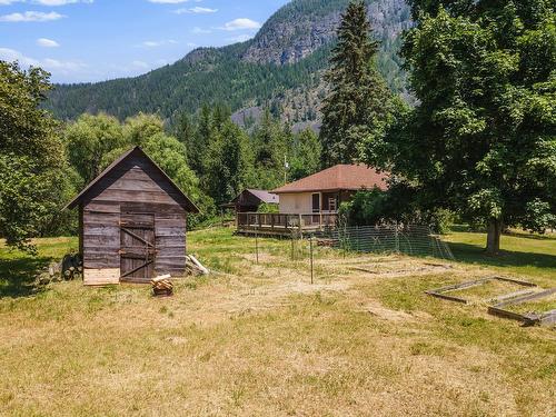 4581 Samuelson Road, Canyon, BC - Outdoor With View