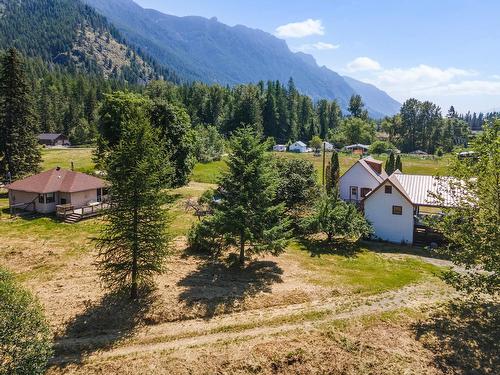 4581 Samuelson Road, Canyon, BC - Outdoor With View