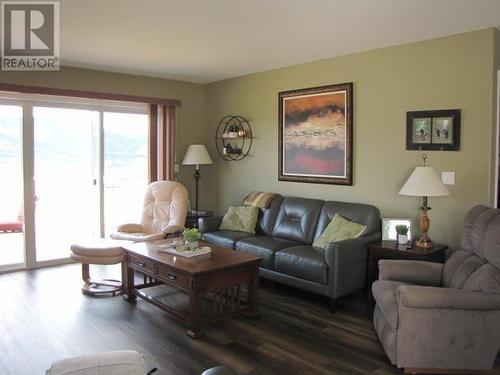 66 500 Wotzke Drive, Williams Lake, BC - Indoor Photo Showing Living Room