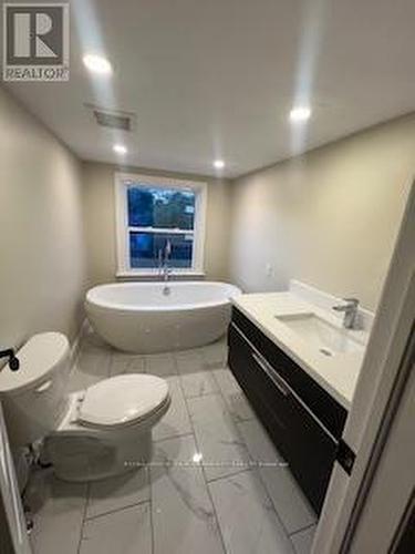 23 Irwin Avenue, Aurora (Aurora Village), ON - Indoor Photo Showing Bathroom