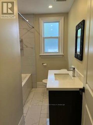 23 Irwin Avenue, Aurora (Aurora Village), ON - Indoor Photo Showing Bathroom