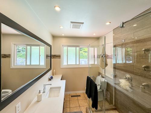 4609 41St Street, Osoyoos, BC - Indoor Photo Showing Bathroom