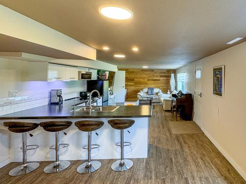 4609 41St Street, Osoyoos, BC - Indoor Photo Showing Kitchen With Double Sink