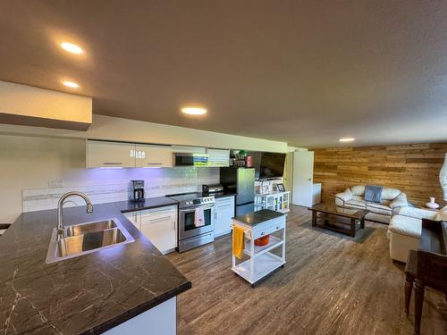 4609 41St Street, Osoyoos, BC - Indoor Photo Showing Kitchen With Double Sink