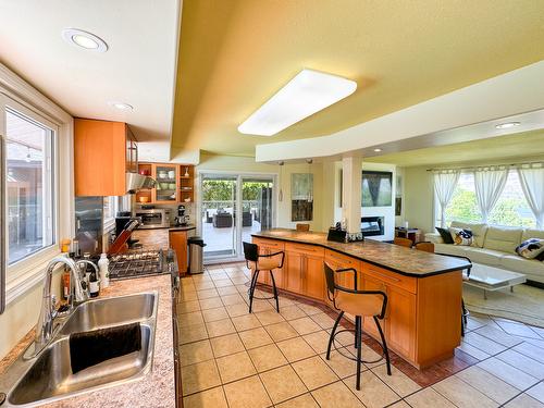 4609 41St Street, Osoyoos, BC - Indoor Photo Showing Kitchen With Double Sink