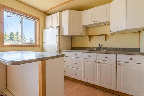 2 Cedar Creek Road, Reynolds, MB - Indoor Photo Showing Kitchen