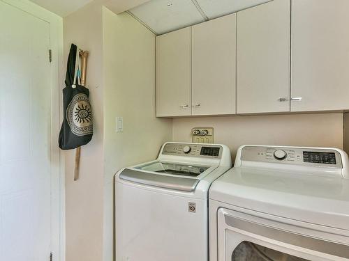 Powder room - 50 Av. Carmen, Saint-Sauveur, QC - Indoor Photo Showing Laundry Room