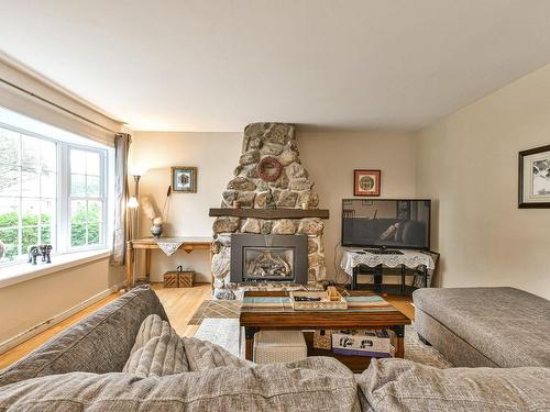 Living room - 50 Av. Carmen, Saint-Sauveur, QC - Indoor Photo Showing Living Room With Fireplace