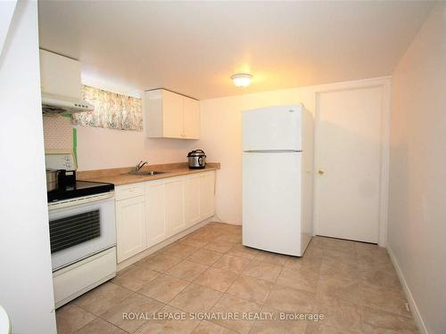 Lower-3443 Queenston Dr, Mississauga, ON - Indoor Photo Showing Kitchen