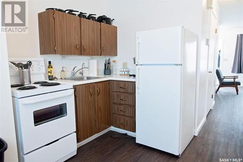 113-115 2Nd Avenue Ne, Hodgeville, SK - Indoor Photo Showing Kitchen