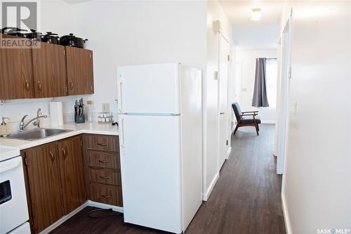 113-115 2Nd Avenue Ne, Hodgeville, SK - Indoor Photo Showing Kitchen