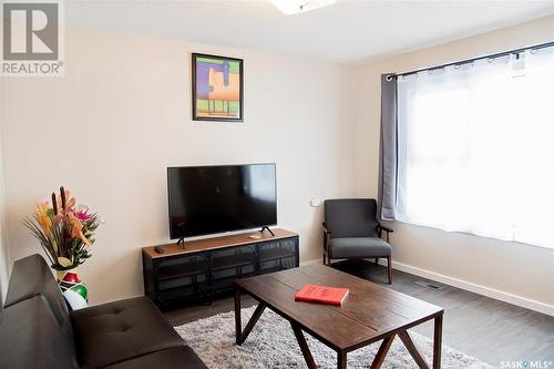 113-115 2Nd Avenue Ne, Hodgeville, SK - Indoor Photo Showing Living Room