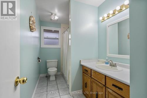 27 Hines Crescent, London, ON - Indoor Photo Showing Bathroom