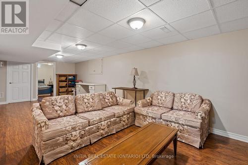 27 Hines Crescent, London, ON - Indoor Photo Showing Living Room