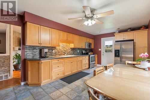 27 Hines Crescent, London, ON - Indoor Photo Showing Kitchen