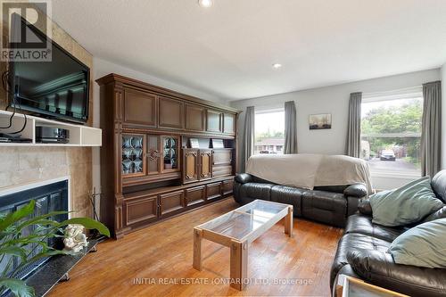 27 Hines Crescent, London, ON - Indoor Photo Showing Living Room With Fireplace