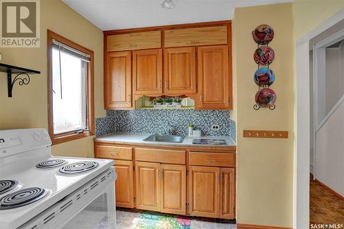 948 Queen Street, Regina, SK - Indoor Photo Showing Kitchen